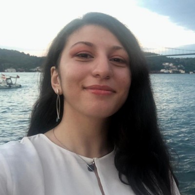 Özge YÜKSEL 
